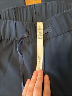lululemon athletica Cropped pant navy blue 6